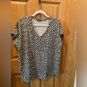 Staccato cute gray and white polkadot top